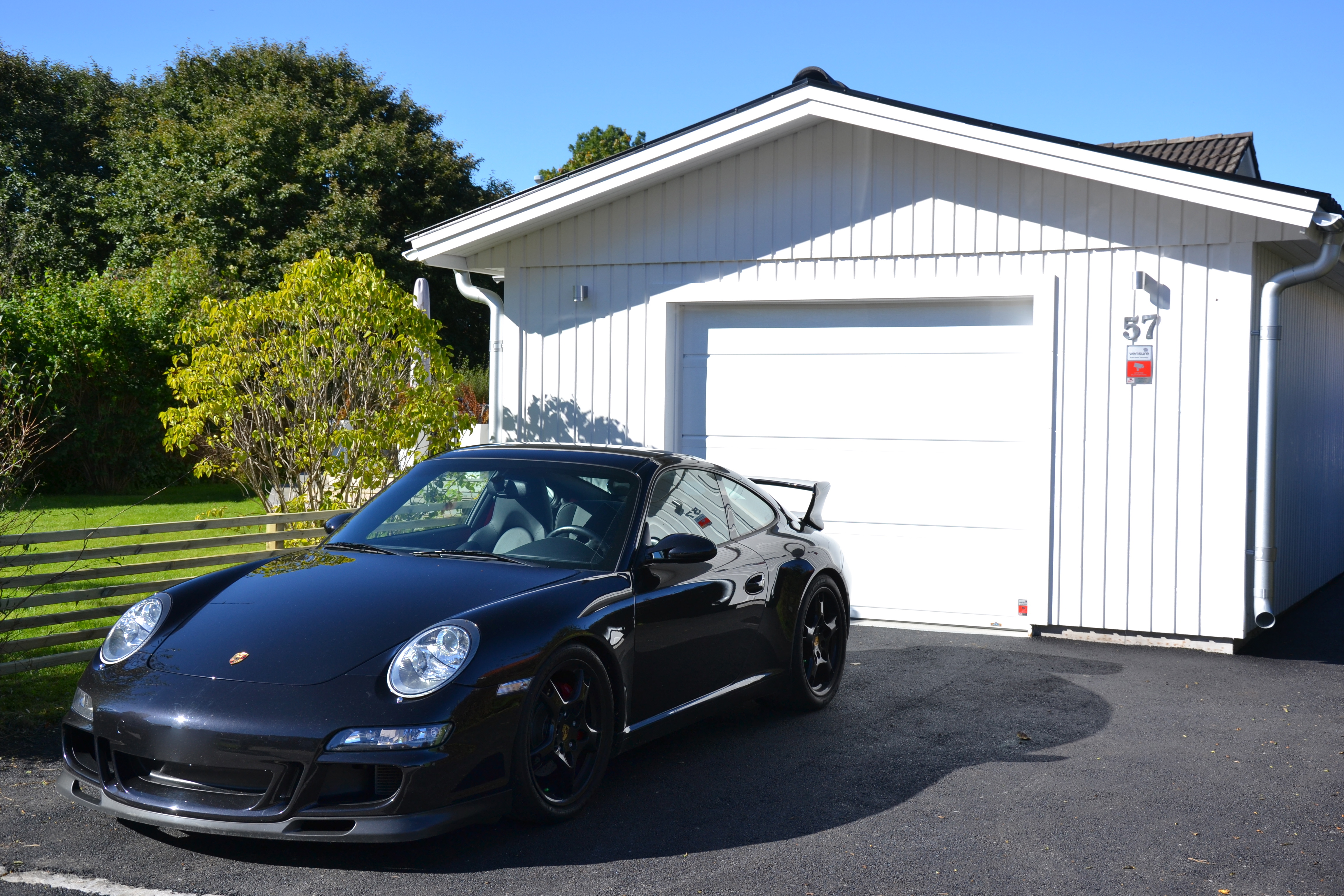 Porsche plus garage är lika med sant