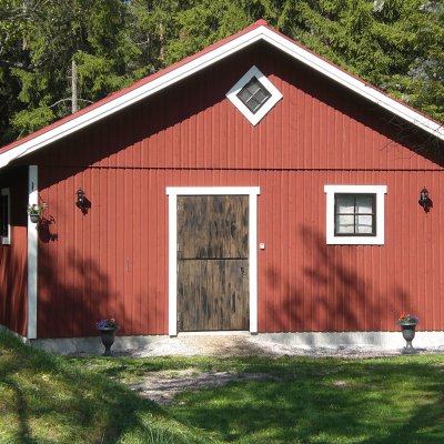Rött litet stall