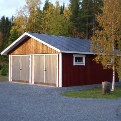 Slagportar på ena gaveln