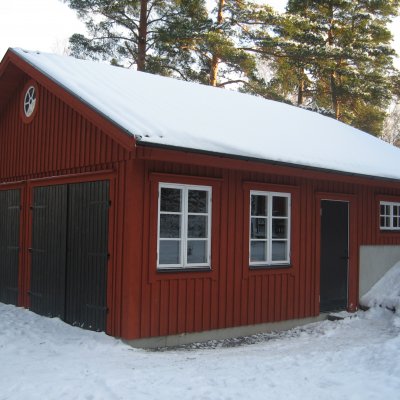 Garage med lecamur i bakkant
