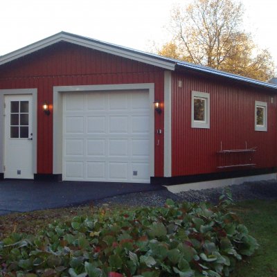 Enkelgarage med spolkant