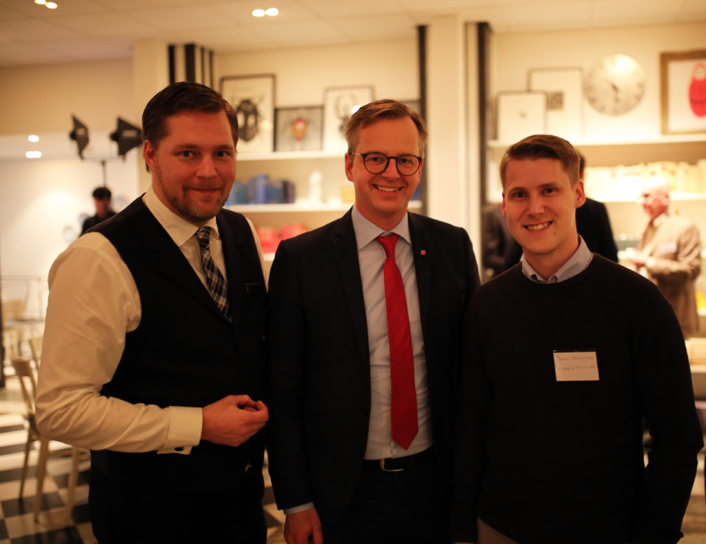 Günther Mårder, Mikael Damberg och Samuel Holmström träffades på Företagarnas politikermingel i Tändstickspalatset i Stockholm.