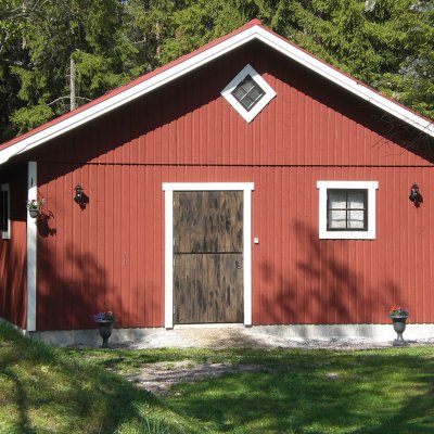 Rött litet stall