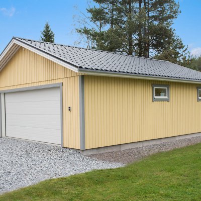 Dubbelgarage med arbetsbänk