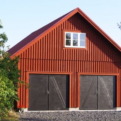 Ribbpanel på klassiskt garage