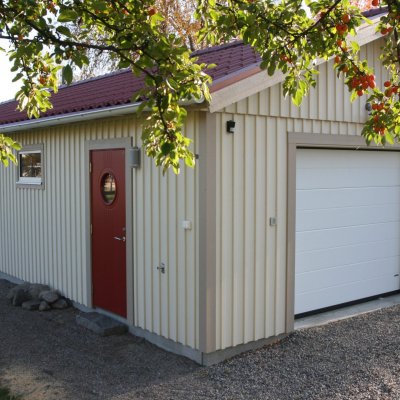 Ett längre enkelgarage