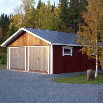 Slagportar på ena gaveln