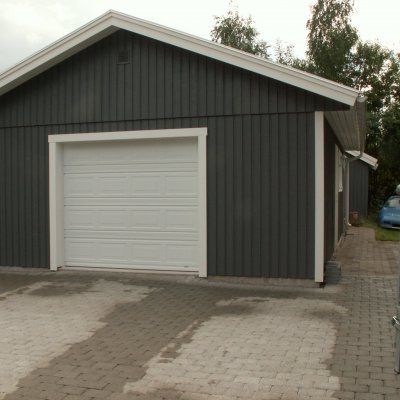 Bredare enkelgarage