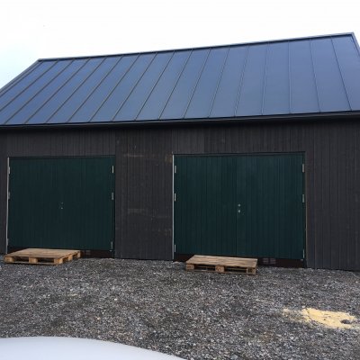 Garage i ladhusstil