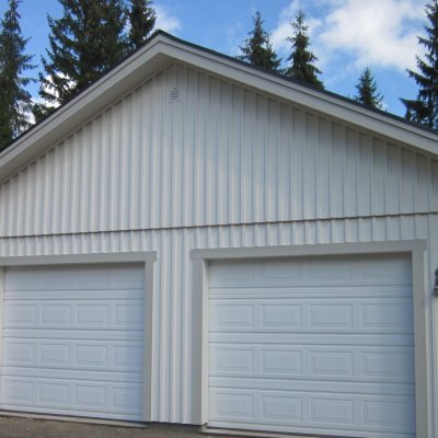Dubbelgarage med ribbpanel